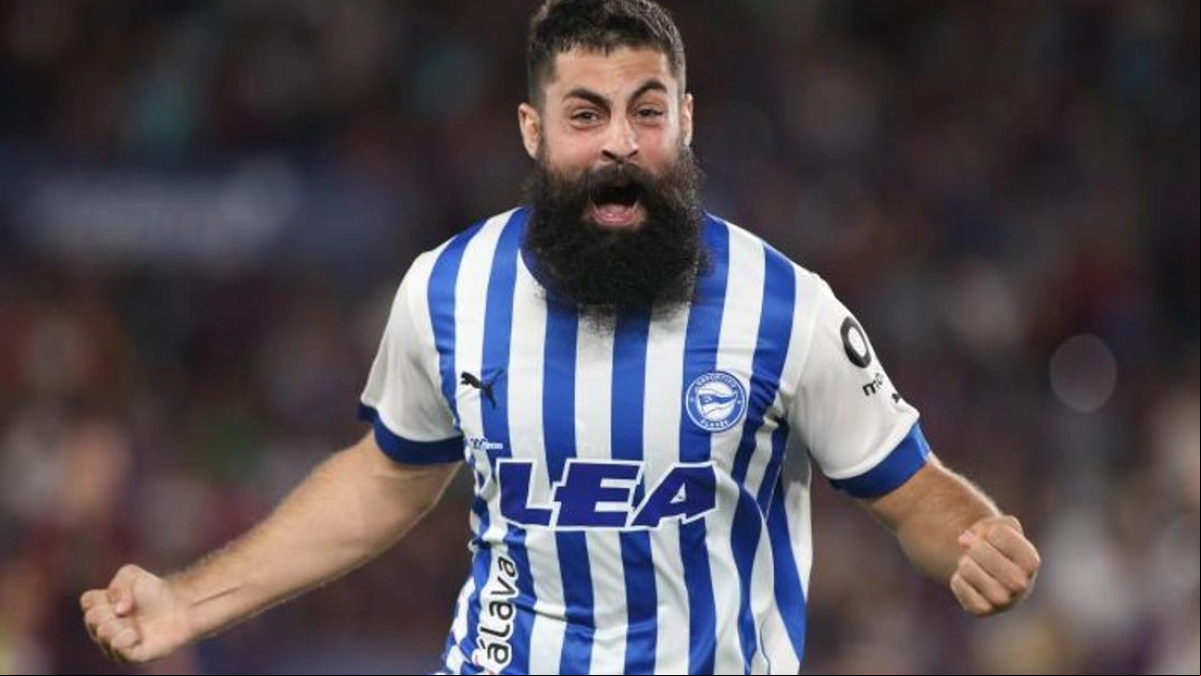 El club de LaLiga que trabaja en el fichaje de Asier Villalibre