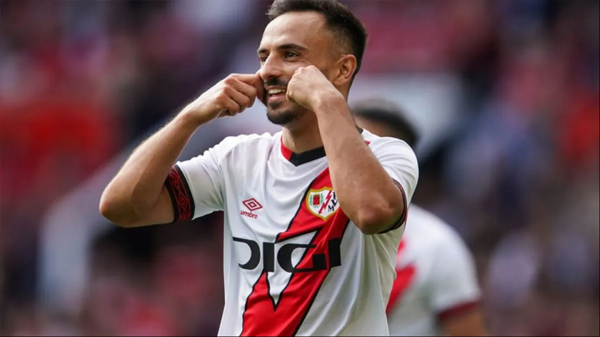 Álvaro García, atacante del Rayo Vallecano que interesa a clubes de Qatar