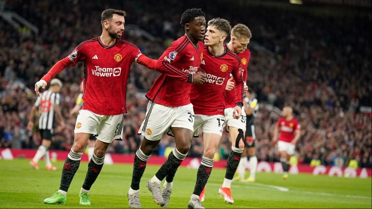 Los jugadores del Manchester United celebran un gol