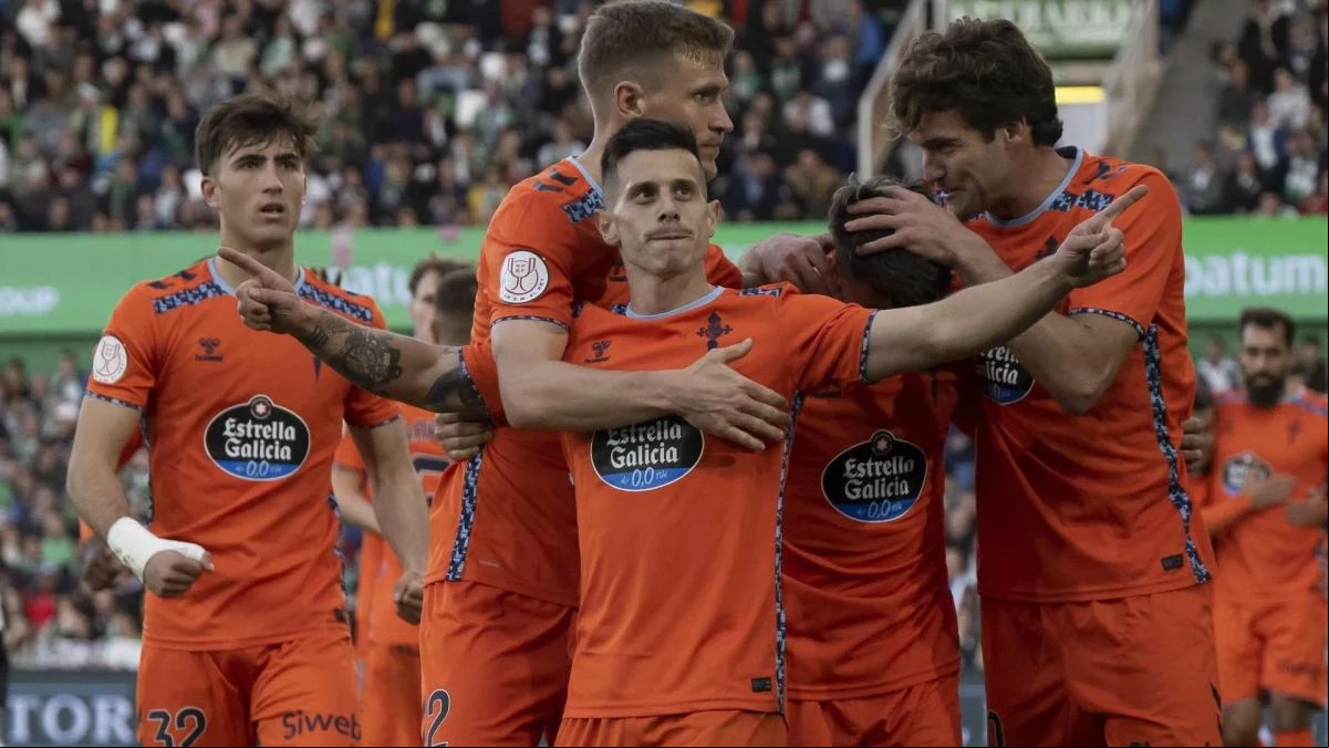 Los jugadores del Celta de Vigo celebran un gol de Alfon González