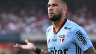 Dani Alves y su guiño al Sevilla FC "Foto: A Bola"