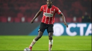 El jugador del PSV Eindhoven abandonará Holanda en el próximo mercado de fichajes. Foto: Daily Star