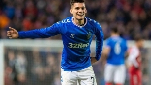 El joven rumano podría salir próximamente del Rangers FC. Foto: Getty