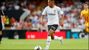 El Valencia baraja nombres para reemplazar a Samuel Lino - Foto: Marca