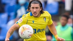 CONFIRMADO: Pacha Espino no seguirá en el Cádiz y firmará con Osasuna
