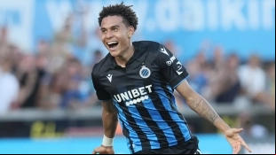 El Chelsea sigue en la carrera por Antonio Nusa
