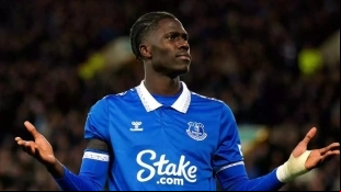 Los 4 jugadores que le ofrecería el FC Barcelona al Everton para fichar a Amadou Onana