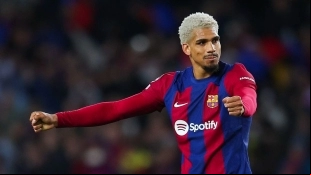 El Bayern Múnich se olvida de Ronald Araujo