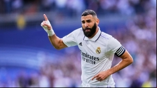 Karim Benzema, exjugador del Real Madrid, compartirá vestuario con Aouar, un viejo anhelo del Betis.