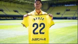 Ayoze, the new g for Villarreal, is now pursuing Luiz Junior.