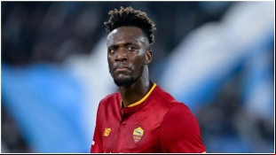 Tammy Abraham, delantero de la Roma que podría fichar por un club de la Premier League