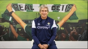 Juanmi no convence a Pellegrini en su vuelta al Betis / Relevo