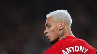 El Manchester United quiere ceder a Antony: 3 clubes, interesados