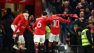 Los jugadores del Manchester United celebran un gol