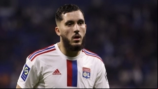 Rayan Cherki podría irse del Lyon en el mercado de enero / TNT Sports