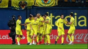 Los jugadores del Villarreal celebran un gol