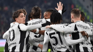 Los jugadores de la Juventus de Turín celebran un gol