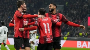 Los jugadores del Milan celebran un gol