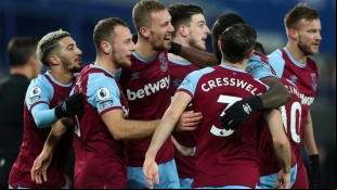 Los jugadores del West Ham celebran un gol 