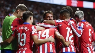 <p>Atlético de Madrid players celebrate a goal</p>