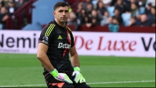 Aston Villa seeks Dibu's exit: His replacement plays in LaLiga