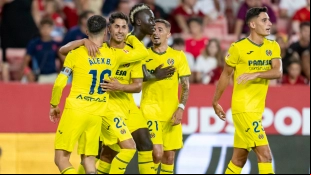 Los jugadores del Villarreal celebran un gol