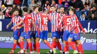 El Atlético de Madrid medita la venta de Giménez / MundoDeportivo