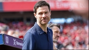 Xabi Alonso pide a Aleix García / RTVE.es