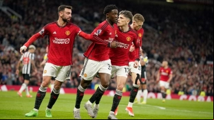 Los jugadores del Manchester United celebran un gol