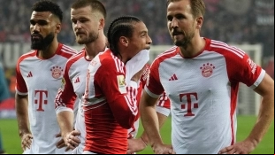 Los jugadores del Bayern de Múnich se lamentan tras una derrota