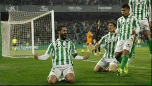 Los jugadores del Real Betis celebran un gol